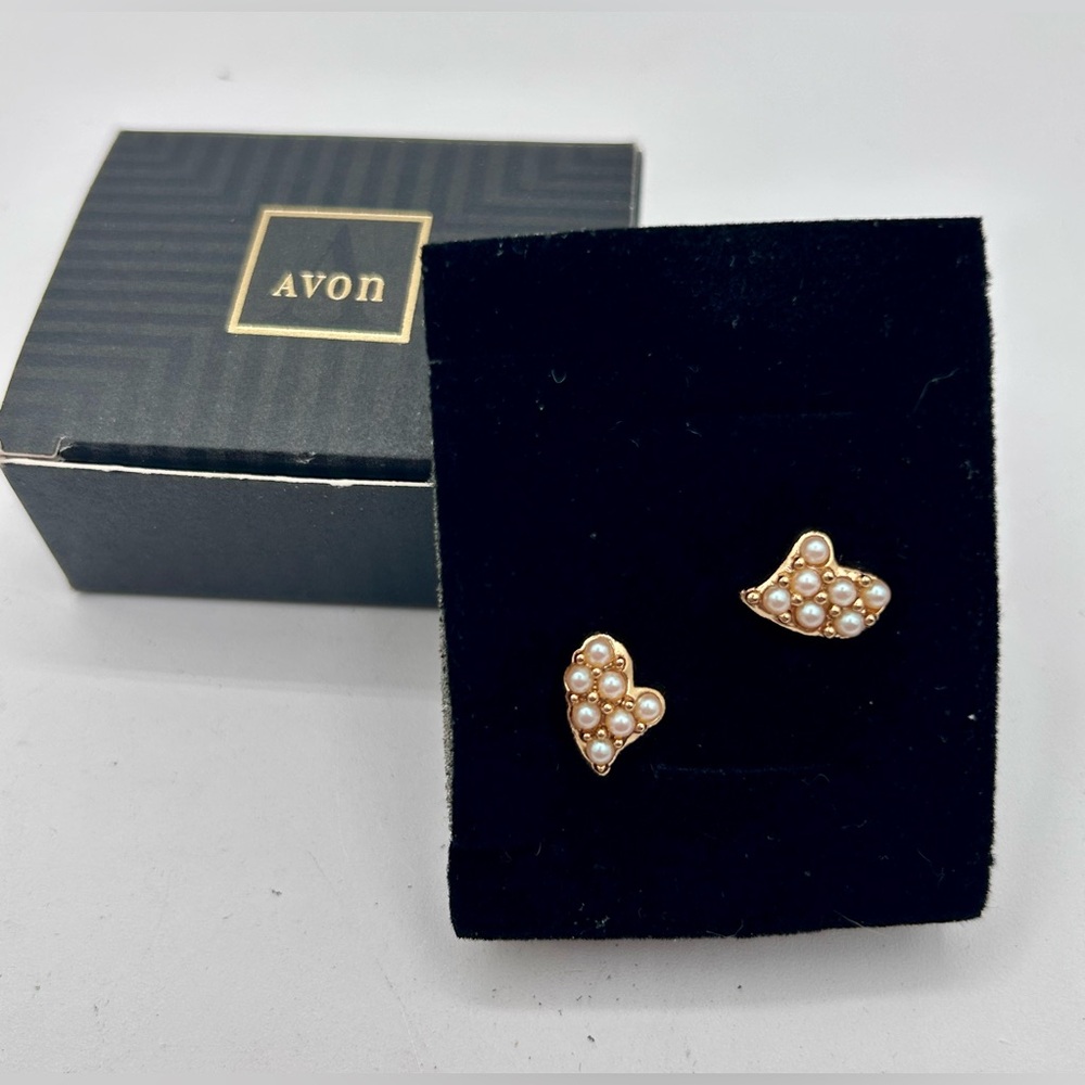 Vintage Avon Pearly Heart Earrings Faux Pearls Gold Tone Pierced In Box